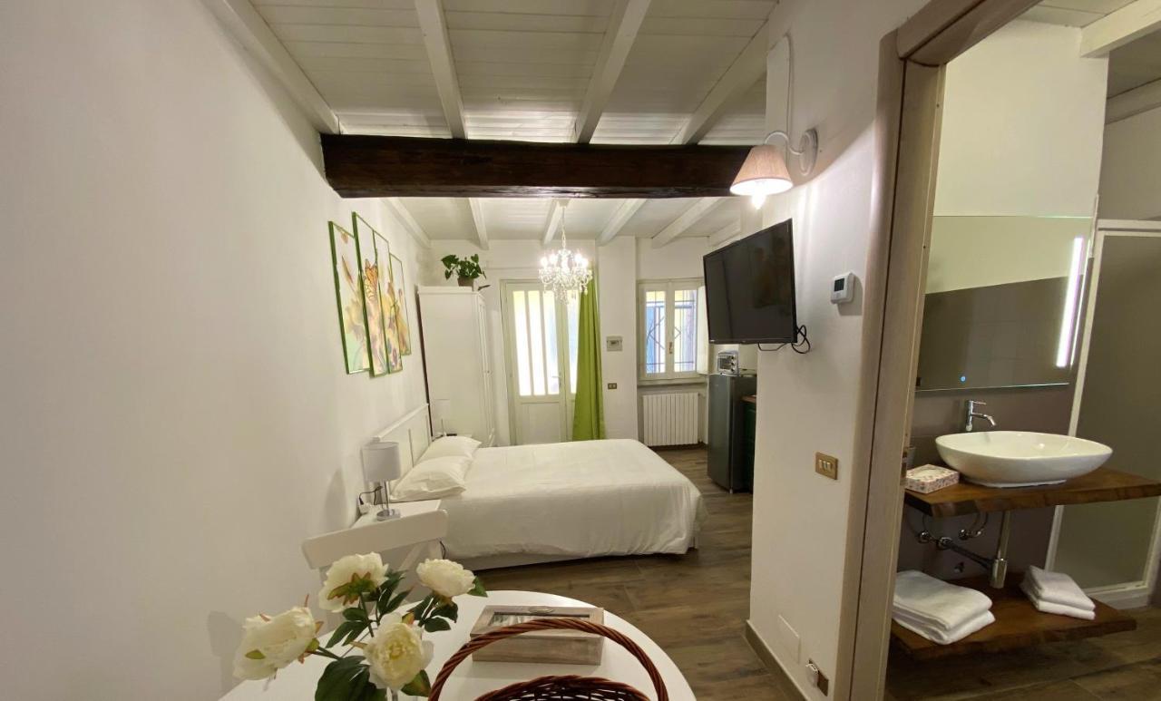 Ferienwohnung Nicolaus Sesto Calende Exterior foto