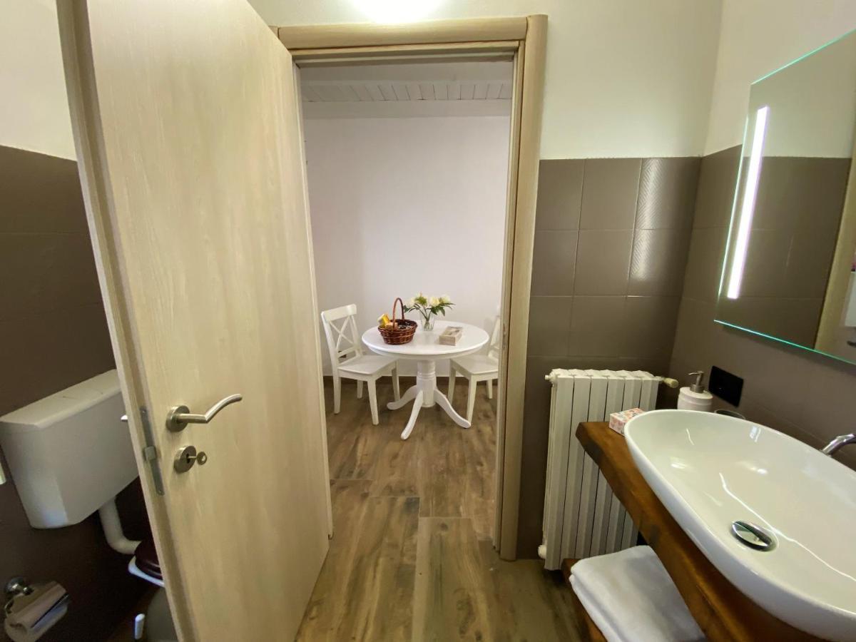 Ferienwohnung Nicolaus Sesto Calende Exterior foto