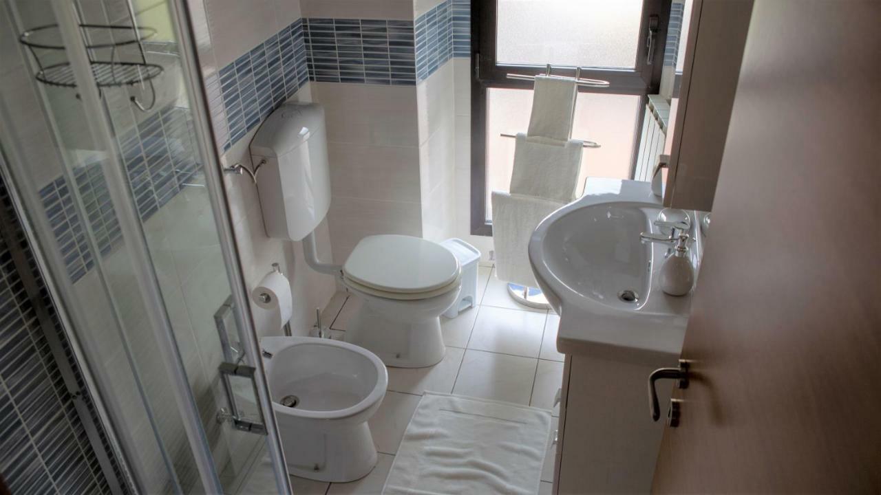 Ferienwohnung Nicolaus Sesto Calende Exterior foto